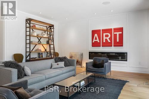 892 Johnathan Drive, Mississauga, ON - Indoor Photo Showing Living Room