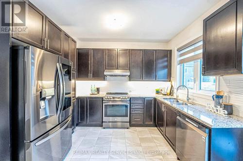 5 Sinatra Street, Brampton, ON - Indoor Photo Showing Kitchen With Double Sink With Upgraded Kitchen