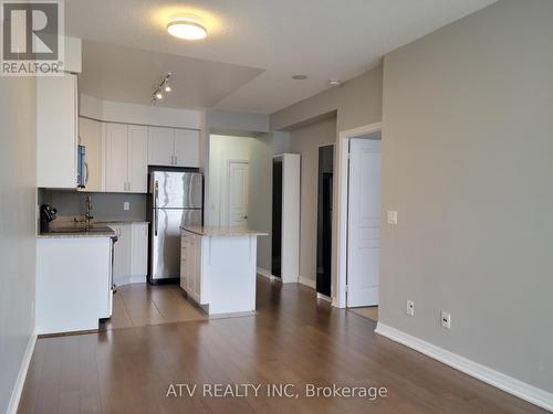 1106 - 223 Webb Drive, Mississauga, ON - Indoor Photo Showing Kitchen