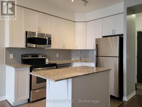 1106 - 223 Webb Drive, Mississauga, ON - Indoor Photo Showing Kitchen