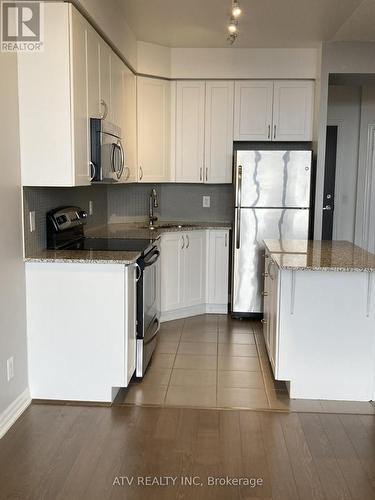 1106 - 223 Webb Drive, Mississauga, ON - Indoor Photo Showing Kitchen