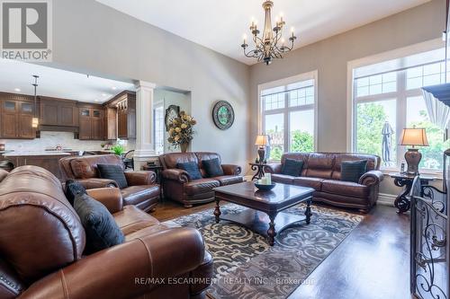 17 Mcdonald Court, Hamilton, ON - Indoor Photo Showing Living Room