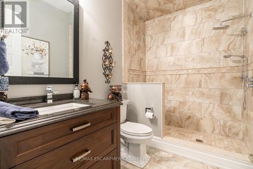 17 Mcdonald Court, Hamilton, ON - Indoor Photo Showing Bathroom