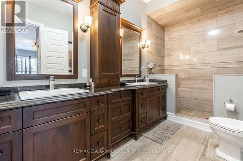 17 Mcdonald Court, Hamilton, ON - Indoor Photo Showing Bathroom