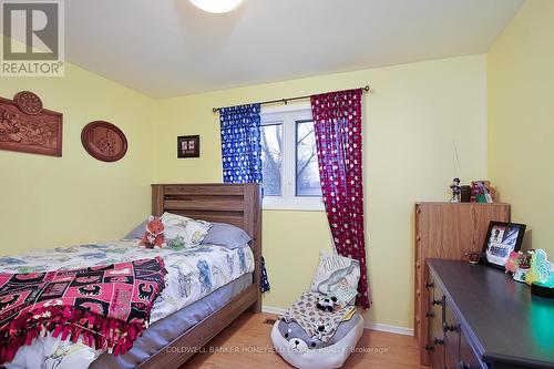 5997 Davis Street, Perth South (51 - Blanshard Twp), ON - Indoor Photo Showing Bedroom