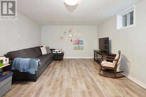 5997 Davis Street, Perth South (51 - Blanshard Twp), ON - Indoor Photo Showing Living Room