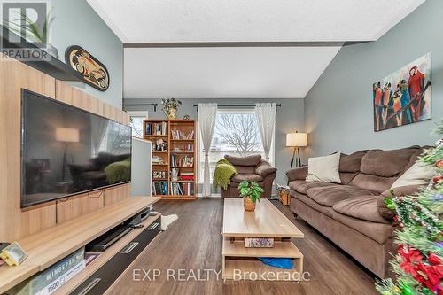 932 Maley Street, North Grenville, ON - Indoor Photo Showing Living Room