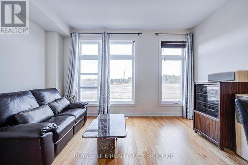 2656 Castlegate Crossing, Pickering, ON - Indoor Photo Showing Living Room