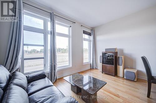 2656 Castlegate Crossing, Pickering, ON - Indoor Photo Showing Living Room