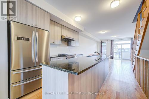 2656 Castlegate Crossing, Pickering, ON - Indoor Photo Showing Kitchen