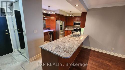 1007 - 88 Promenade Circle, Vaughan, ON - Indoor Photo Showing Kitchen With Stainless Steel Kitchen With Double Sink With Upgraded Kitchen