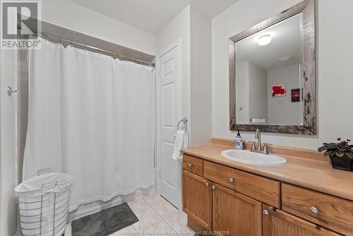 1082 Monarch Meadows, Lakeshore, ON - Indoor Photo Showing Bathroom