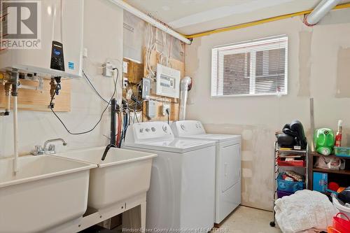 1082 Monarch Meadows, Lakeshore, ON - Indoor Photo Showing Laundry Room