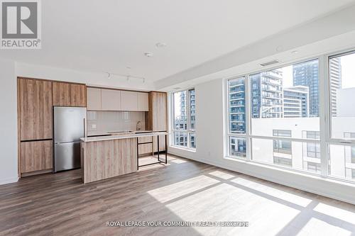 C711 - 8 Beverley Glen Boulevard, Vaughan, ON - Indoor Photo Showing Kitchen