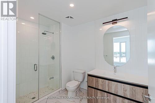 C711 - 8 Beverley Glen Boulevard, Vaughan, ON - Indoor Photo Showing Bathroom