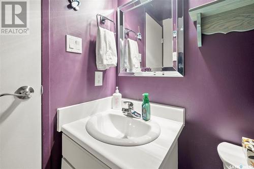 215 La Ronge Road, Saskatoon, SK - Indoor Photo Showing Bathroom