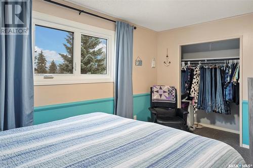 215 La Ronge Road, Saskatoon, SK - Indoor Photo Showing Bedroom