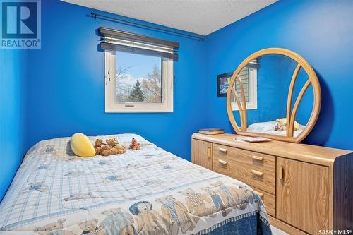 215 La Ronge Road, Saskatoon, SK - Indoor Photo Showing Bedroom