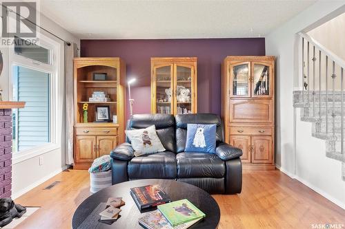 215 La Ronge Road, Saskatoon, SK - Indoor Photo Showing Living Room