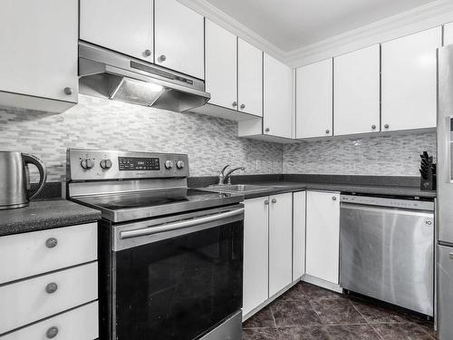 Kitchen - 4599 Av. Du Château-Pierrefonds, Montréal (Pierrefonds-Roxboro), QC - Indoor Photo Showing Kitchen With Upgraded Kitchen