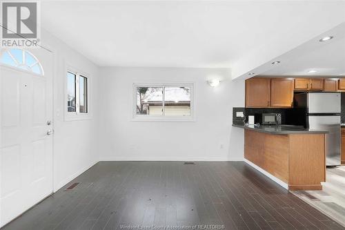 738 Stanley, Windsor, ON - Indoor Photo Showing Kitchen