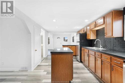 738 Stanley, Windsor, ON - Indoor Photo Showing Kitchen