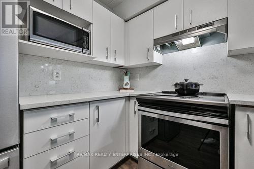 103 - 1460 Bishops Gate, Oakville, ON - Indoor Photo Showing Kitchen With Upgraded Kitchen