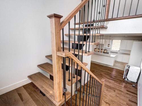 Staircase - 5280  - 5282 Av. Primot, Longueuil (Saint-Hubert), QC - Indoor Photo Showing Other Room