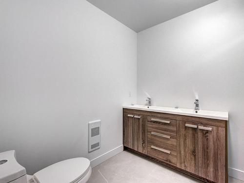 Ensuite bathroom - 5280  - 5282 Av. Primot, Longueuil (Saint-Hubert), QC - Indoor Photo Showing Bathroom