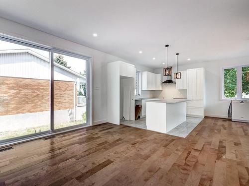 Living room - 5280  - 5282 Av. Primot, Longueuil (Saint-Hubert), QC - Indoor Photo Showing Kitchen