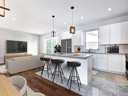 Kitchen - 5280  - 5282 Av. Primot, Longueuil (Saint-Hubert), QC - Indoor Photo Showing Kitchen With Upgraded Kitchen