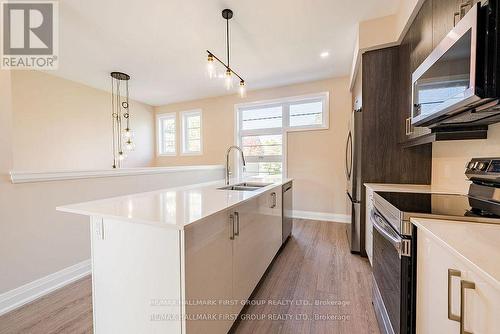 917 Dundas Street W, Whitby (Lynde Creek), ON - Indoor Photo Showing Kitchen With Double Sink