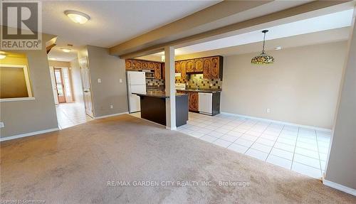 74 Magnolia Crescent, Grimsby, ON - Indoor Photo Showing Kitchen