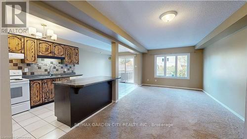 74 Magnolia Crescent, Grimsby, ON - Indoor Photo Showing Kitchen