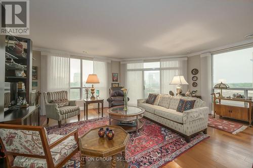 906 - 250 Pall Mall Street, London, ON - Indoor Photo Showing Living Room