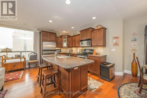 906 - 250 Pall Mall Street, London, ON - Indoor Photo Showing Kitchen