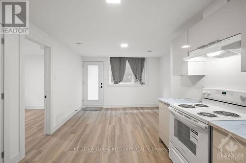 B - 225 Glynn Avenue, Ottawa, ON - Indoor Photo Showing Kitchen