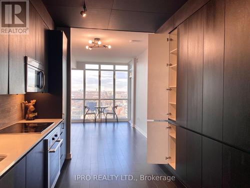 3802 - 15 Iceboat Terrace, Toronto, ON - Indoor Photo Showing Kitchen