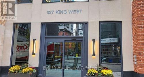 4104 - 327 King Street W, Toronto, ON - Outdoor