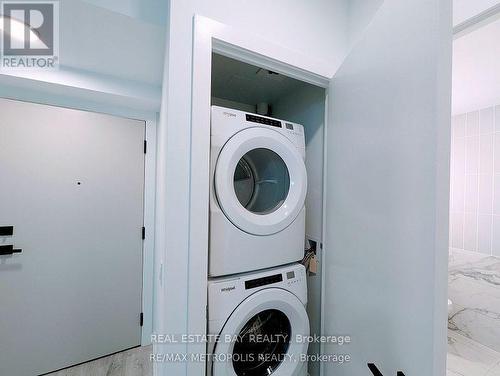 4104 - 327 King Street W, Toronto, ON - Indoor Photo Showing Laundry Room