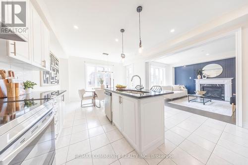 54 Wamsley Crescent, Clarington, ON - Indoor Photo Showing Kitchen With Upgraded Kitchen