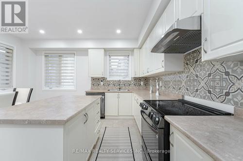 1315 Granrock Crescent, Mississauga, ON - Indoor Photo Showing Kitchen With Double Sink With Upgraded Kitchen