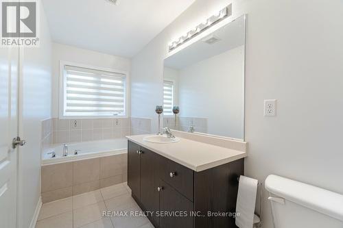 1315 Granrock Crescent, Mississauga, ON - Indoor Photo Showing Bathroom