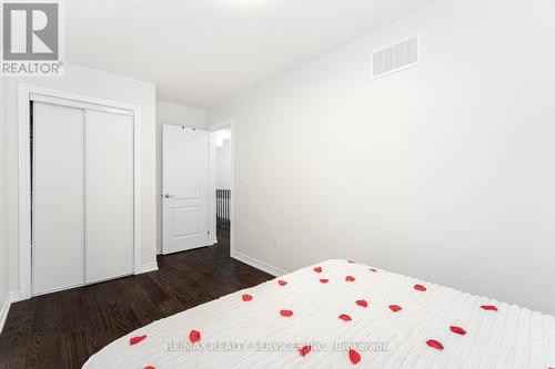 1315 Granrock Crescent, Mississauga, ON - Indoor Photo Showing Bedroom