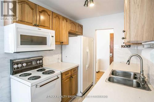 54 Rabbit Lane, Toronto, ON - Indoor Photo Showing Kitchen With Double Sink