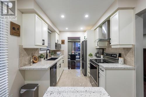 52 Jameson Crescent, Brampton, ON - Indoor Photo Showing Kitchen With Double Sink With Upgraded Kitchen