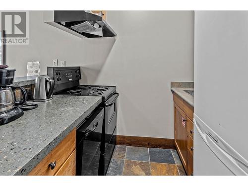 3220 Village Way Unit# 433, Sun Peaks, BC - Indoor Photo Showing Kitchen