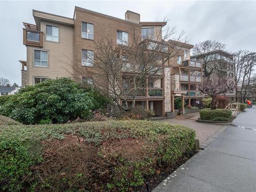 204-1225 Fort St, Victoria, BC - Outdoor With Balcony