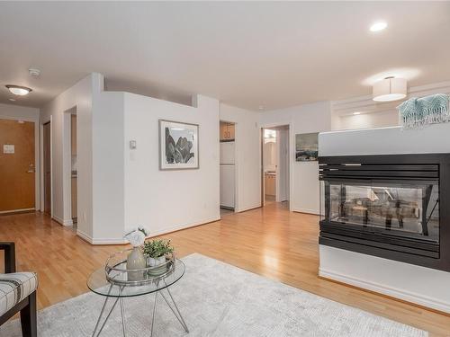 204-1225 Fort St, Victoria, BC - Indoor Photo Showing Living Room With Fireplace