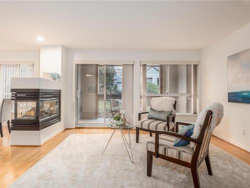 204-1225 Fort St, Victoria, BC - Indoor Photo Showing Living Room With Fireplace